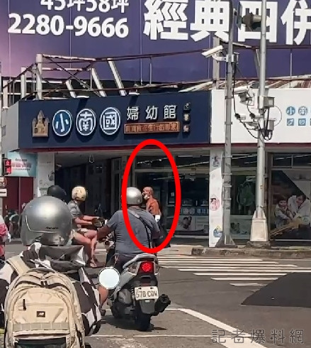 台中市東區 男子拿酒瓶作勢攻擊人